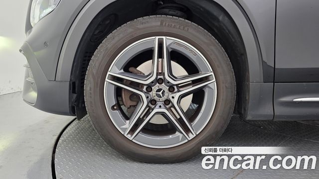 Mercedes-Benz GLB-Class 2023 — photo 5