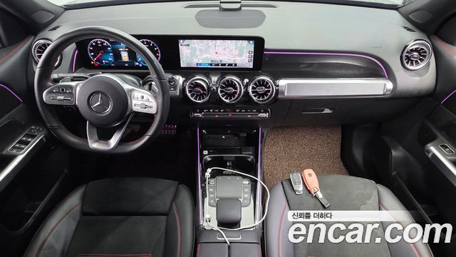 Mercedes-Benz GLB-Class 2023 — photo 10