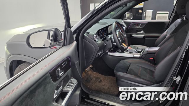 Mercedes-Benz GLB-Class 2023 — photo 13