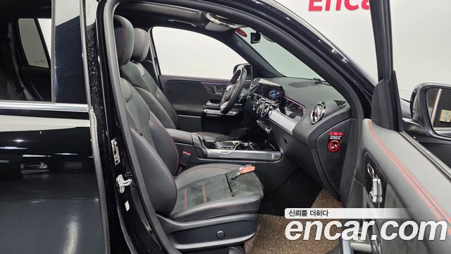 Mercedes-Benz GLB-Class 2023 — photo 17