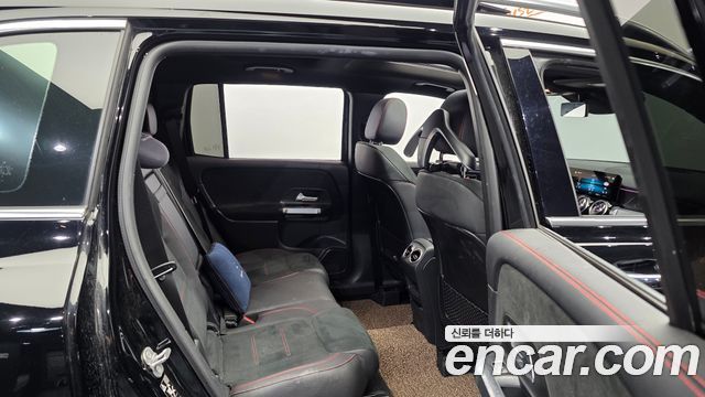 Mercedes-Benz GLB-Class 2023 — photo 18