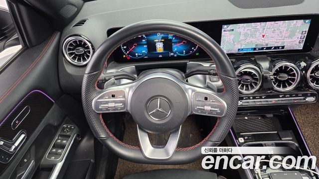 Mercedes-Benz GLB-Class 2023 — photo 19