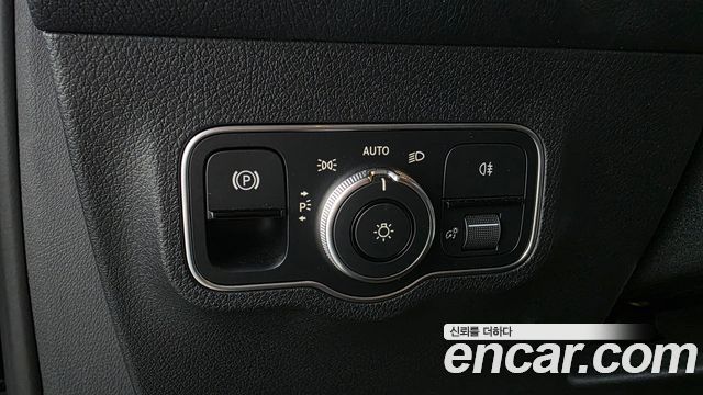 Mercedes-Benz GLB-Class 2023 — photo 23