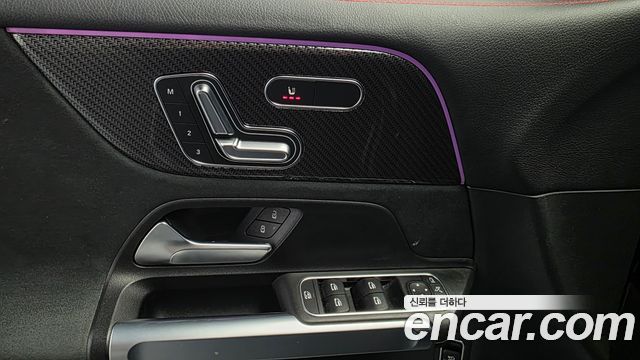 Mercedes-Benz GLB-Class 2023 — photo 24
