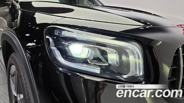 Mercedes-Benz GLB-Class 2023 — photo 8