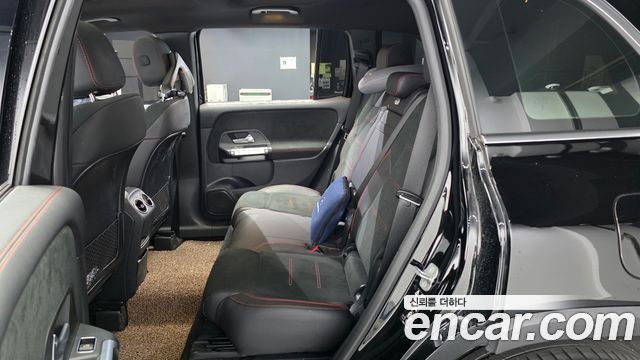 Mercedes-Benz GLB-Class 2023 — photo 16