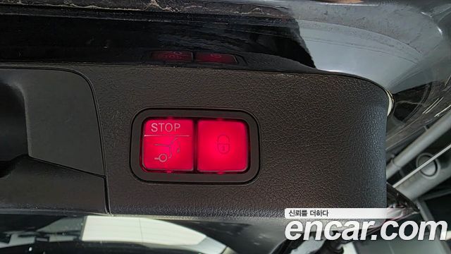 Mercedes-Benz GLB-Class 2023 — photo 28