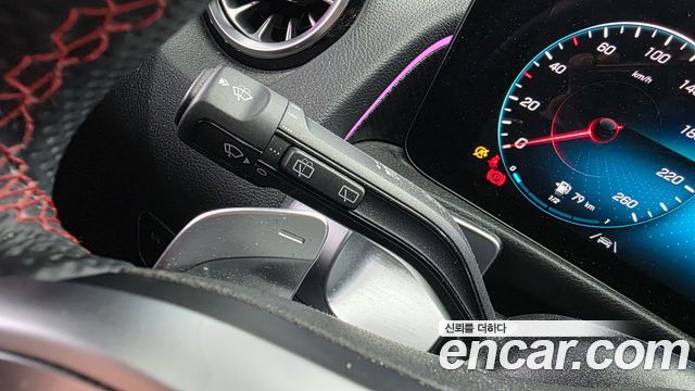 Mercedes-Benz GLB-Class 2023 — photo 29