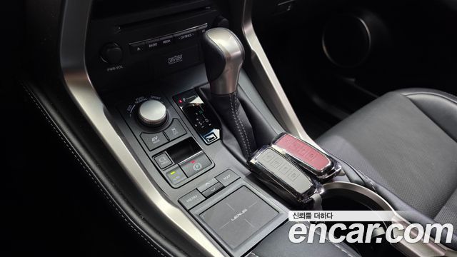 Lexus NX 2017 — photo 9