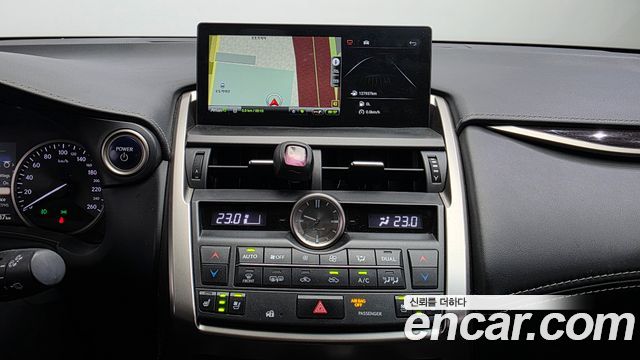 Lexus NX 2017 — photo 15