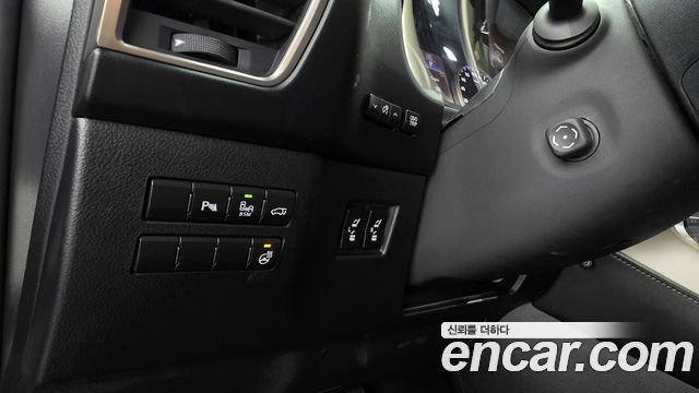 Lexus NX 2017 — photo 16