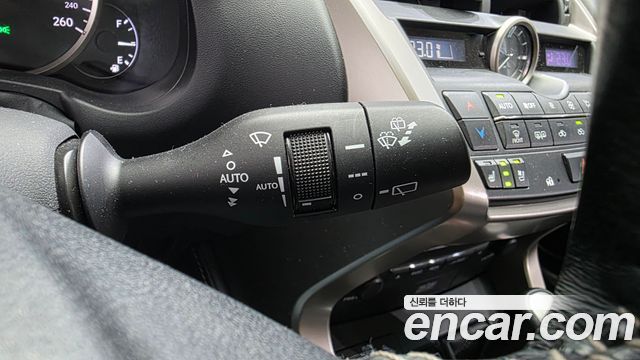 Lexus NX 2017 — photo 18