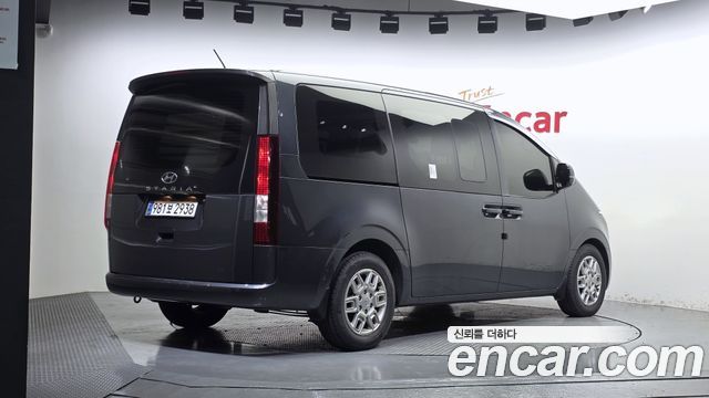 Hyundai Staria 2023 — photo 2