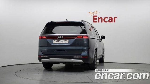 Kia Canival 2023 — photo 4