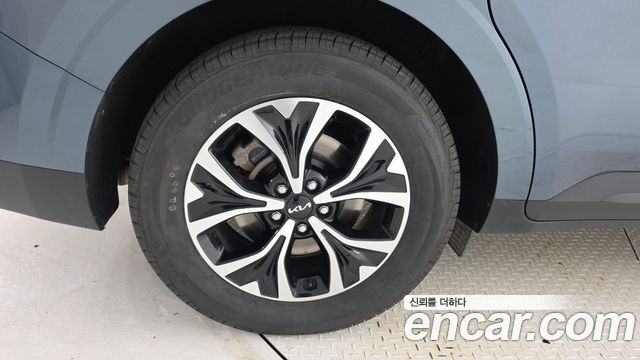 Kia Canival 2023 — photo 5