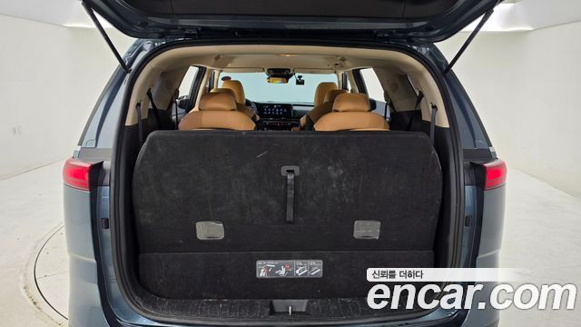 Kia Canival 2023 — photo 16