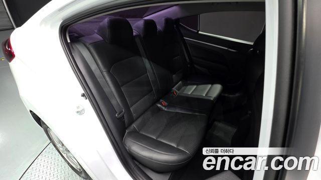 Hyundai AVANTE 2020 — photo 17