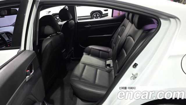 Hyundai AVANTE 2020 — photo 18