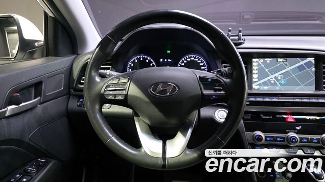 Hyundai AVANTE 2020 — photo 19