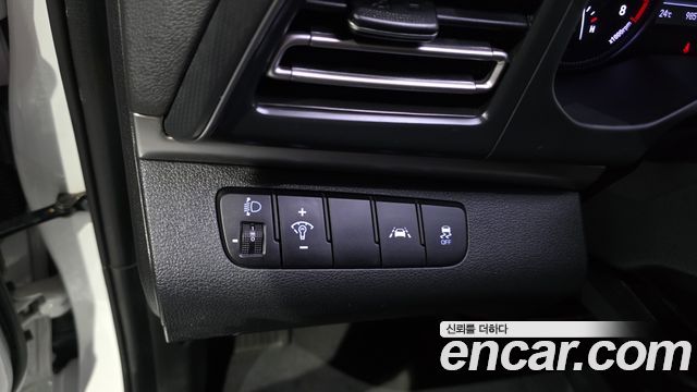 Hyundai AVANTE 2020 — photo 24