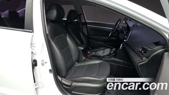 Hyundai AVANTE 2020 — photo 16