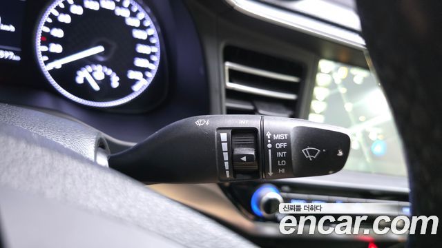 Hyundai AVANTE 2020 — photo 28