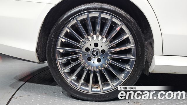 Mercedes-Benz E-Class 2022 — photo 5