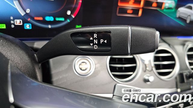 Mercedes-Benz E-Class 2022 — photo 9