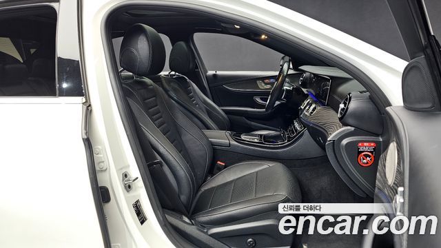 Mercedes-Benz E-Class 2022 — photo 11
