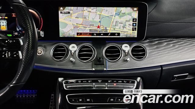 Mercedes-Benz E-Class 2022 — photo 14