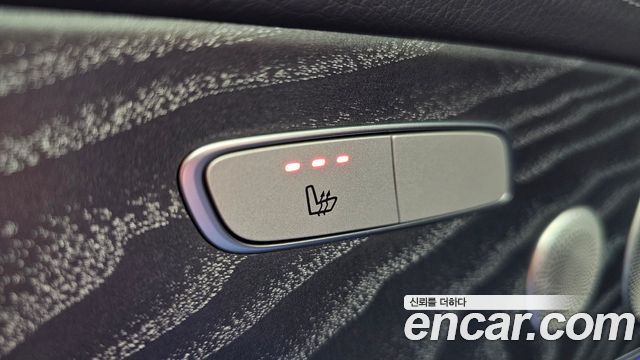 Mercedes-Benz E-Class 2022 — photo 19