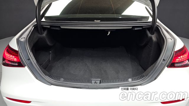 Mercedes-Benz E-Class 2022 — photo 20