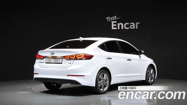 Hyundai AVANTE 2018 — photo 2