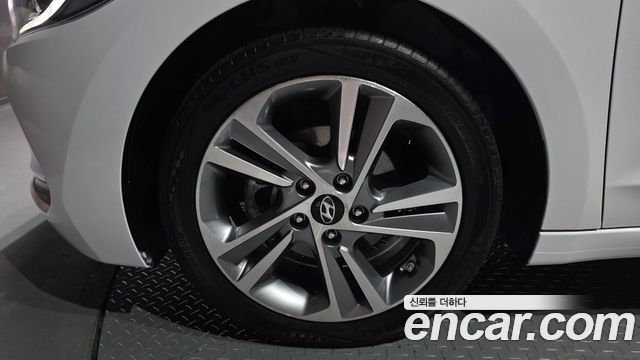 Hyundai AVANTE 2018 — photo 5