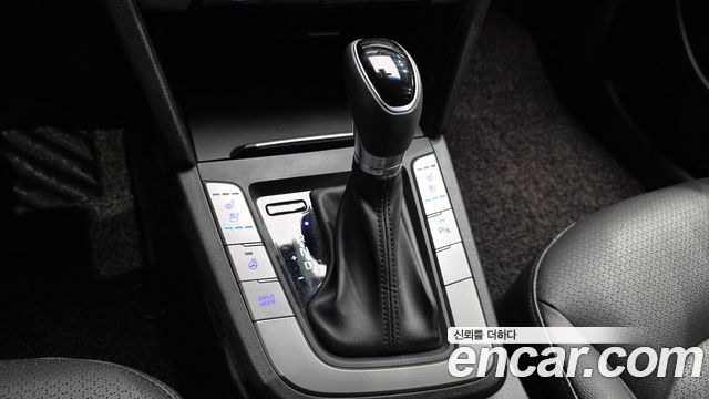 Hyundai AVANTE 2018 — photo 9