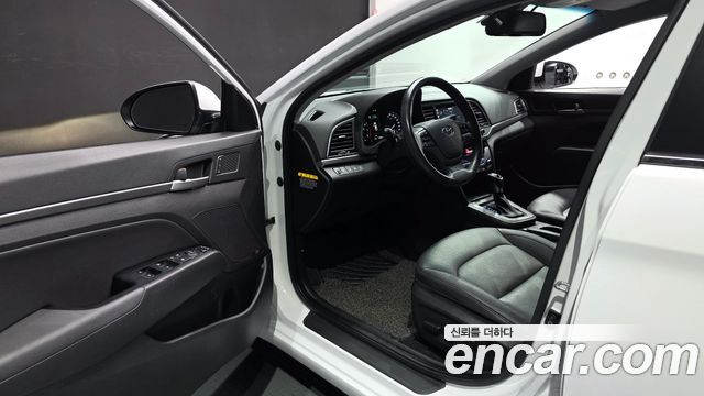 Hyundai AVANTE 2018 — photo 10