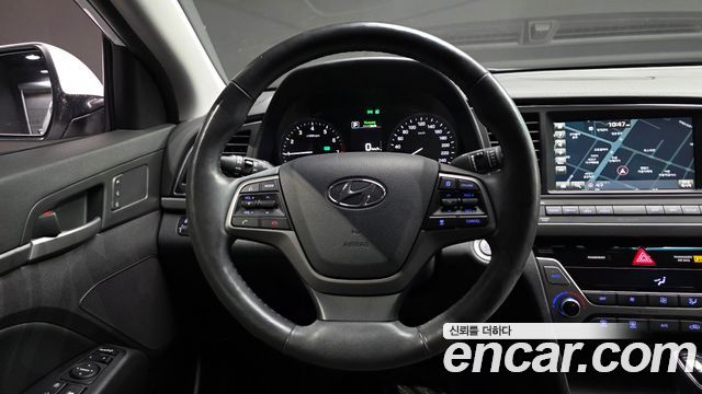 Hyundai AVANTE 2018 — photo 13