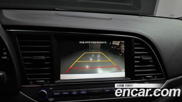 Hyundai AVANTE 2018 — photo 15