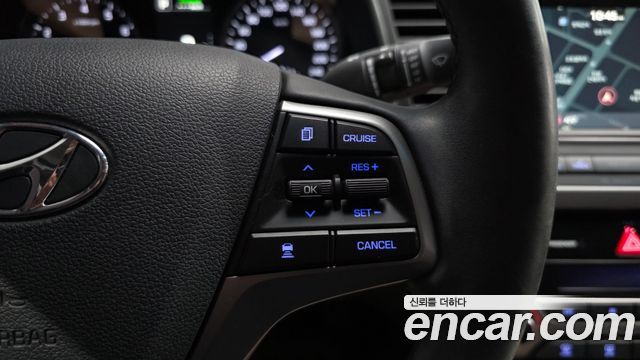 Hyundai AVANTE 2018 — photo 16