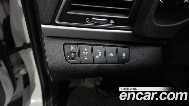 Hyundai AVANTE 2018 — photo 18