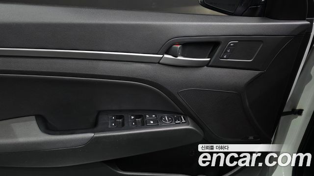 Hyundai AVANTE 2018 — photo 19
