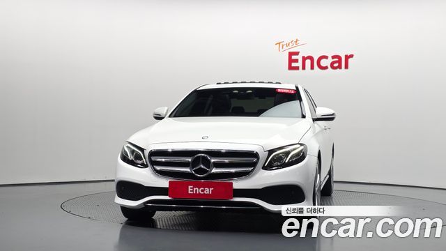 Mercedes-Benz E-Class 2017 — photo 3