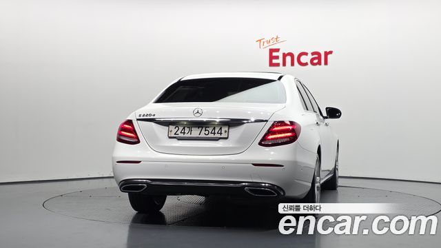 Mercedes-Benz E-Class 2017 — photo 4