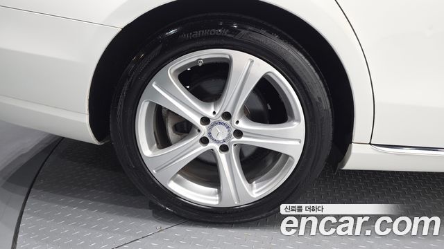 Mercedes-Benz E-Class 2017 — photo 5