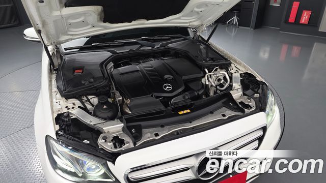 Mercedes-Benz E-Class 2017 — photo 6