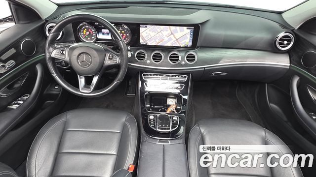Mercedes-Benz E-Class 2017 — photo 10
