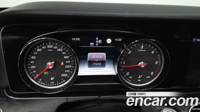 Mercedes-Benz E-Class 2017 — photo 11