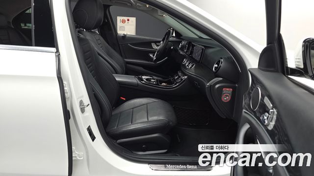 Mercedes-Benz E-Class 2017 — photo 17