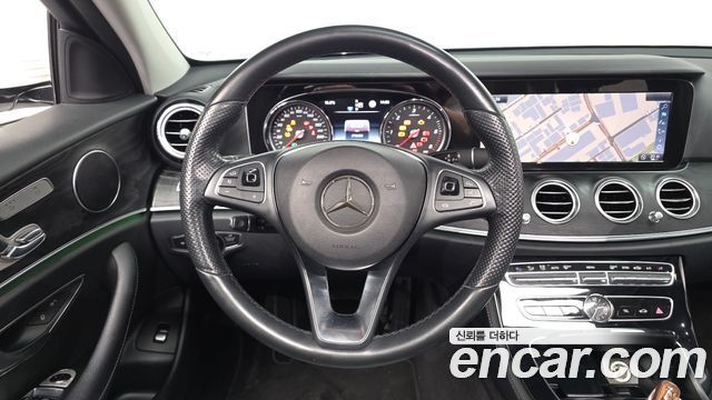 Mercedes-Benz E-Class 2017 — photo 19