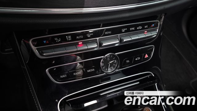 Mercedes-Benz E-Class 2017 — photo 24